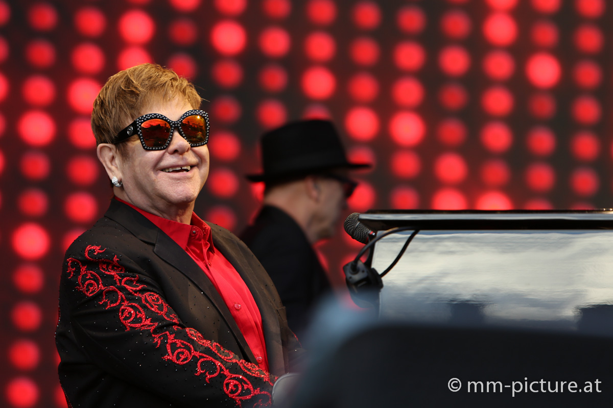 Sir Elton John - Wonderful Crazy Night Tour